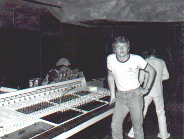 STUDIO2.JPG (22097 bytes)