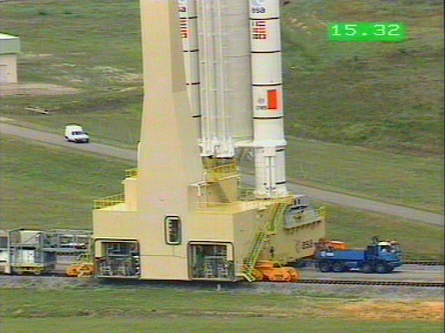 ariane503launch_photo01.jpg (48886 bytes)