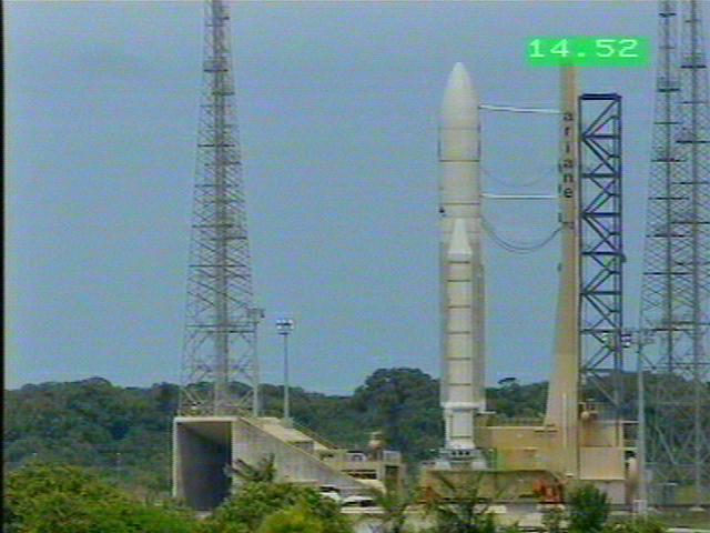 ariane503launch_photo09.jpg (41827 bytes)