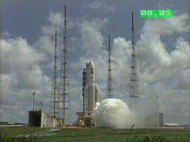 ariane503launch_photo15.jpg (37778 bytes)